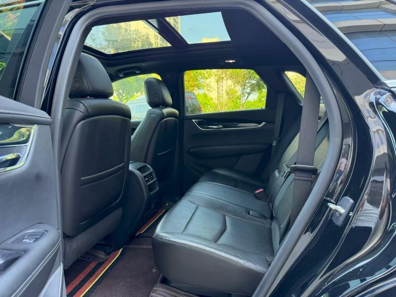 济宁19年凯迪拉克XT55