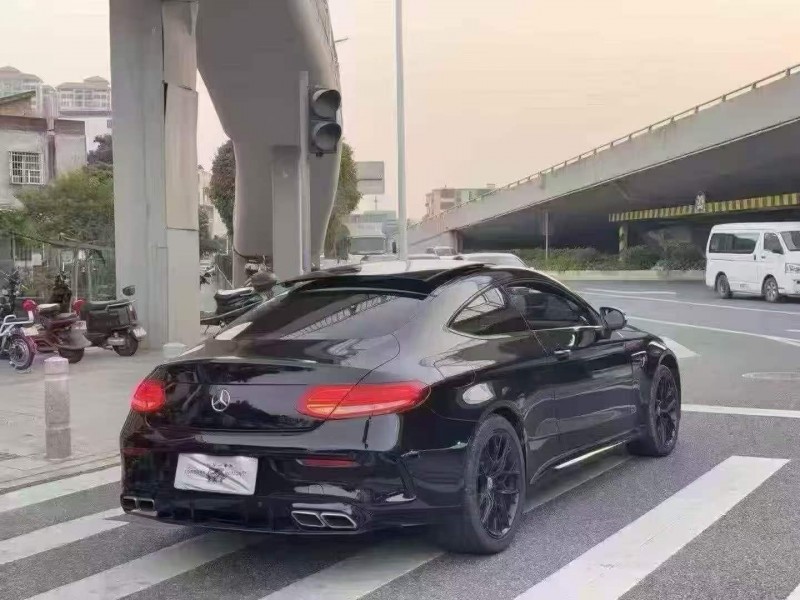 广州17年奔驰C8