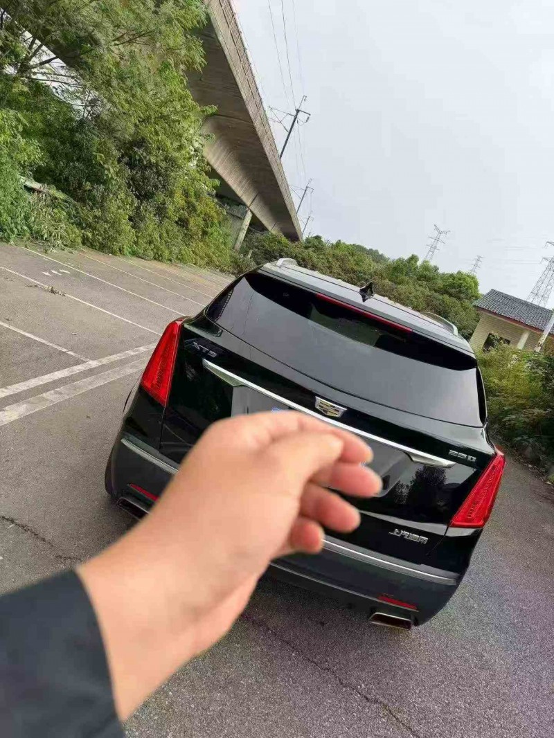岳阳17年凯迪拉克XT57