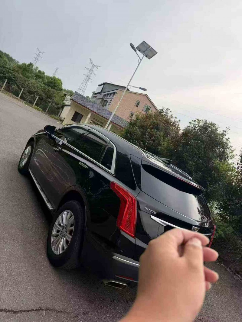 岳阳17年凯迪拉克XT58