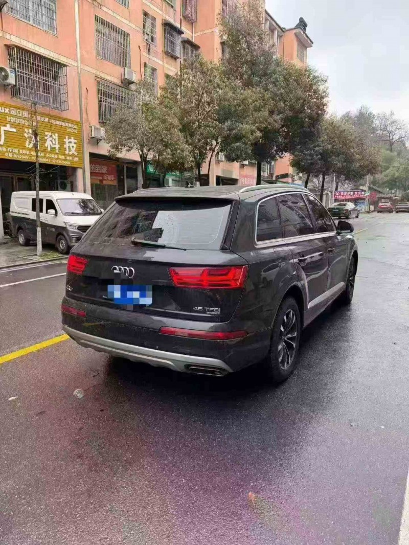 常德18年奥迪Q79