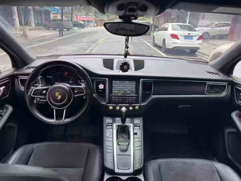 邵阳16年保时捷Macan4