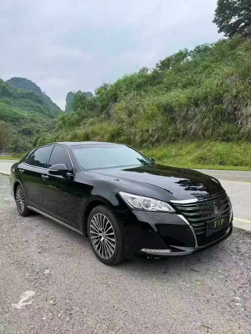 广州18年丰田皇冠2