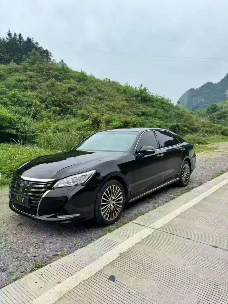 广州18年丰田皇冠3