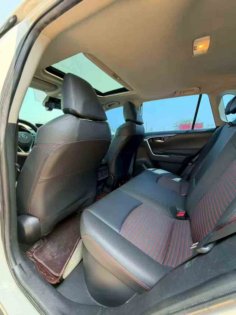 阳泉23年丰田RAV4荣放4