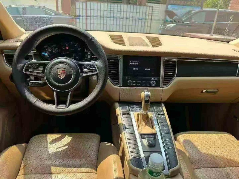 济宁17年保时捷Macan7