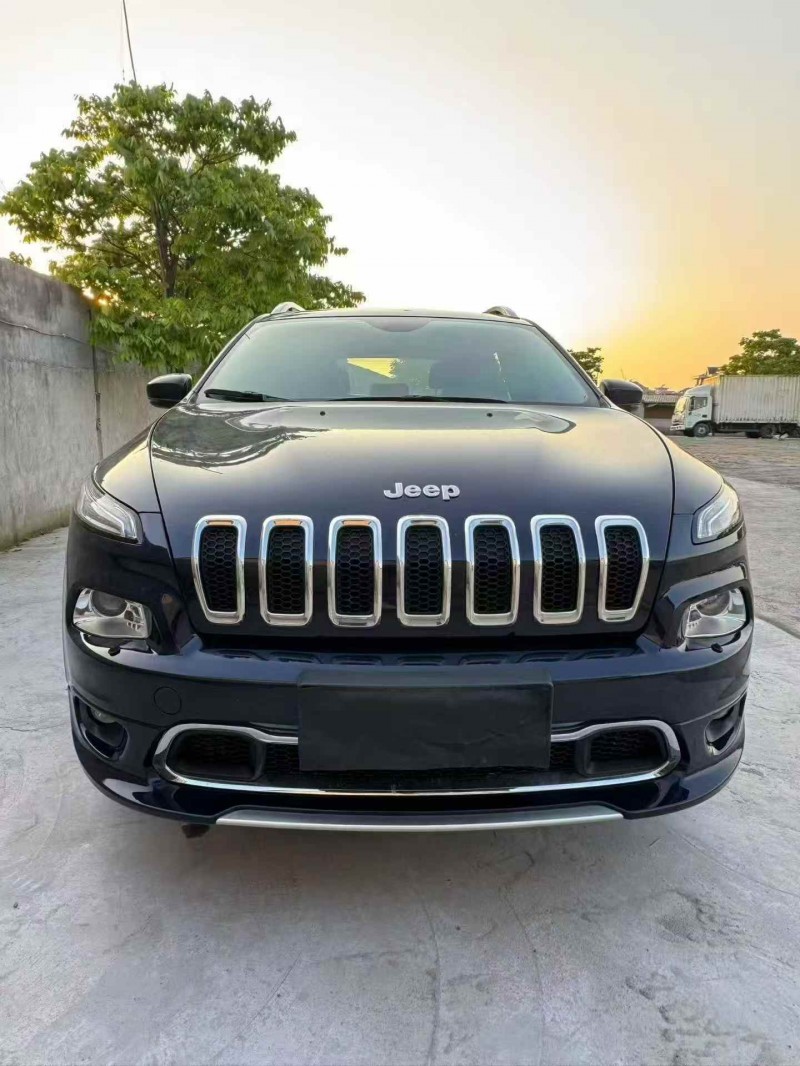 金华18年Jeep自由光1
