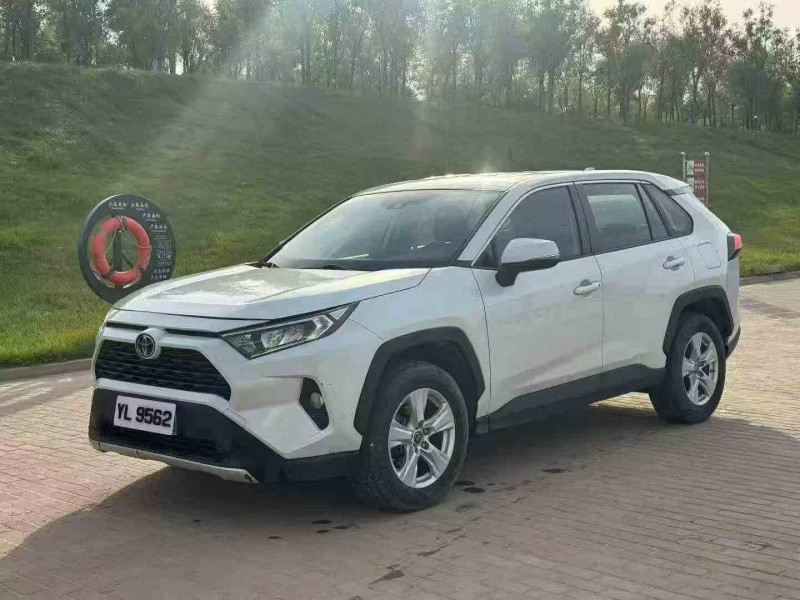 郑州21年丰田RAV4荣放3