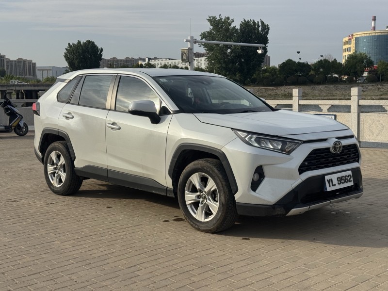 郑州21年丰田RAV4荣放2