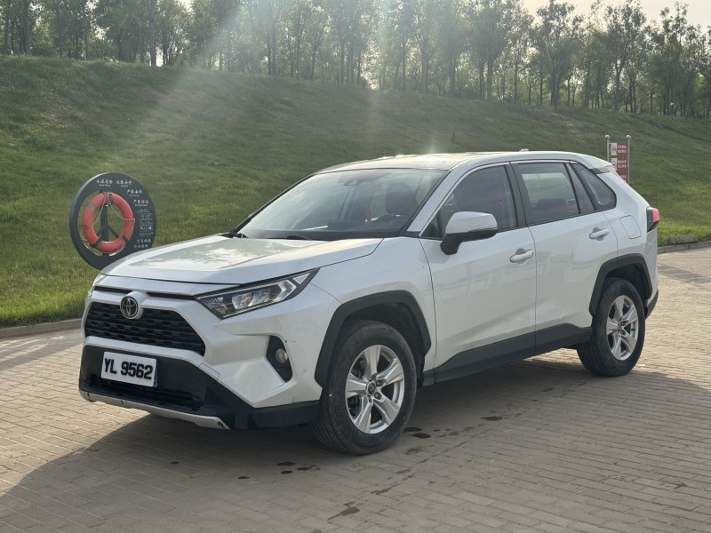 郑州21年丰田RAV4荣放3