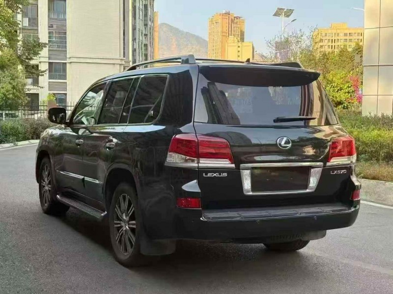 乐山13年雷克萨斯LX7