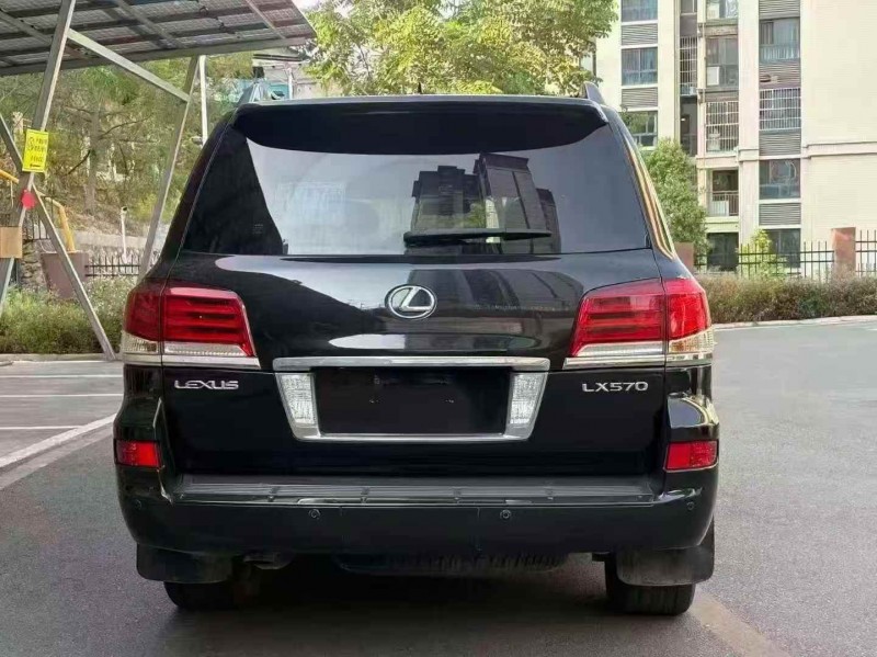 乐山13年雷克萨斯LX8