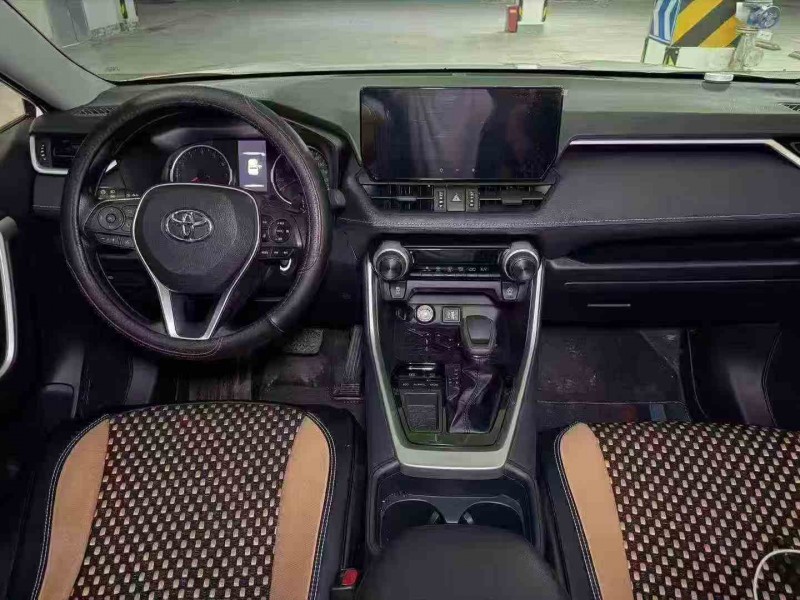 德阳24年丰田RAV4荣放4