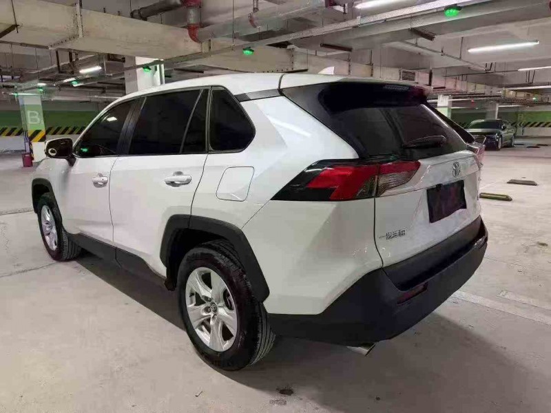 德阳24年丰田RAV4荣放9