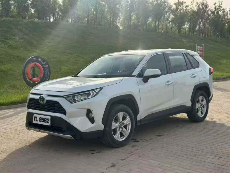 新乡21年丰田RAV4荣放2