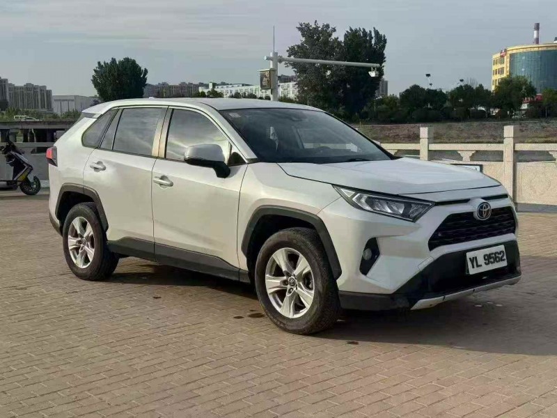 新乡21年丰田RAV4荣放3