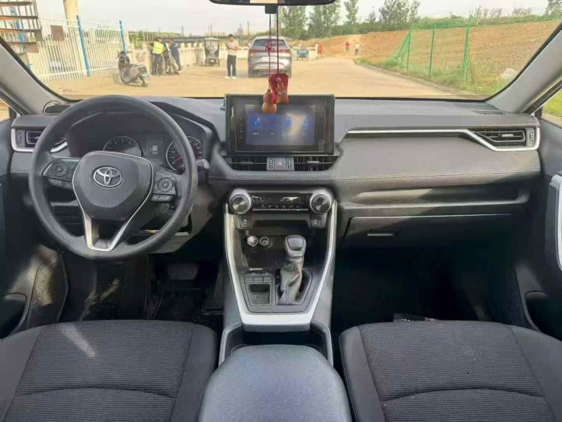 新乡21年丰田RAV4荣放5