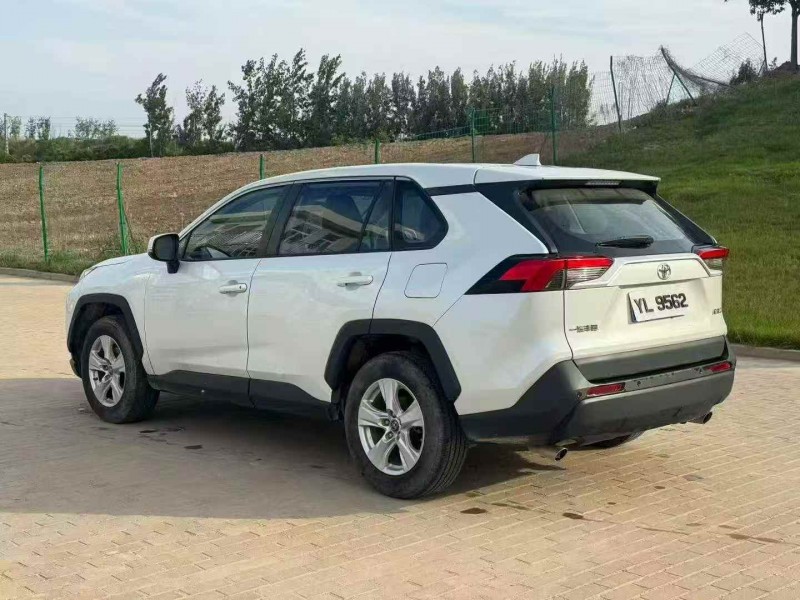 新乡21年丰田RAV4荣放8