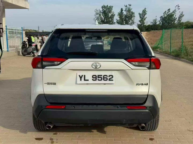 新乡21年丰田RAV4荣放9