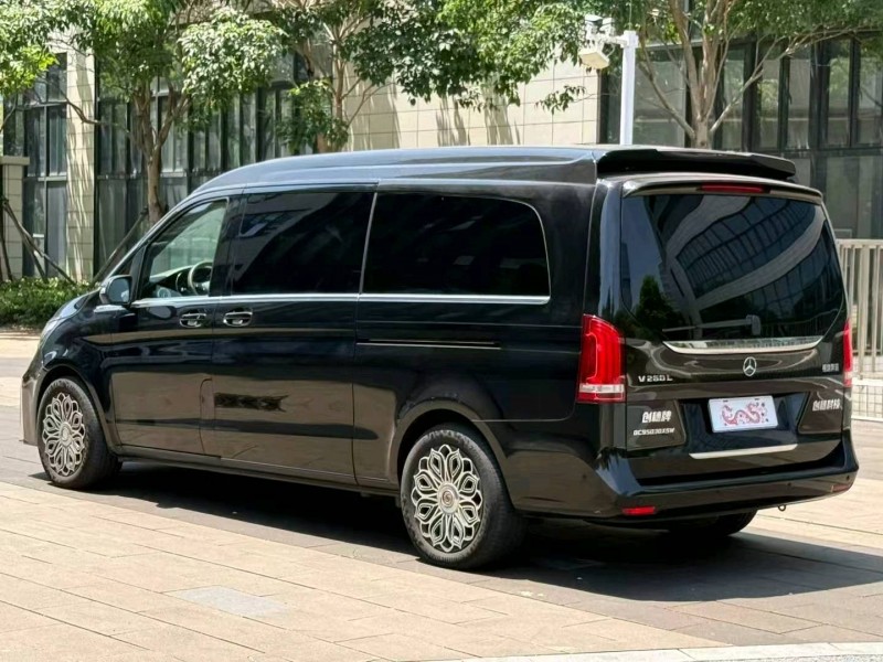 东莞24年奔驰V8