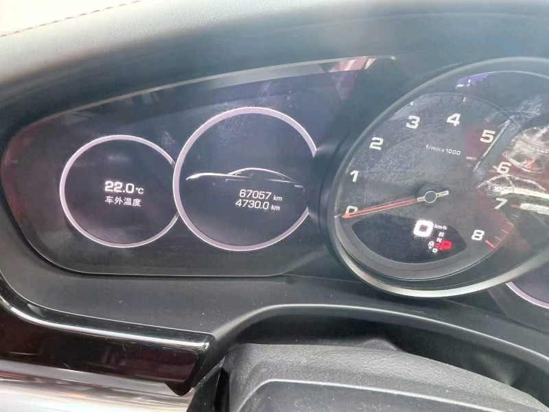 衡阳19年保时捷帕拉梅拉4