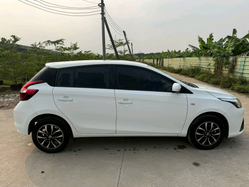 中山21年丰田YARiS L 致炫8