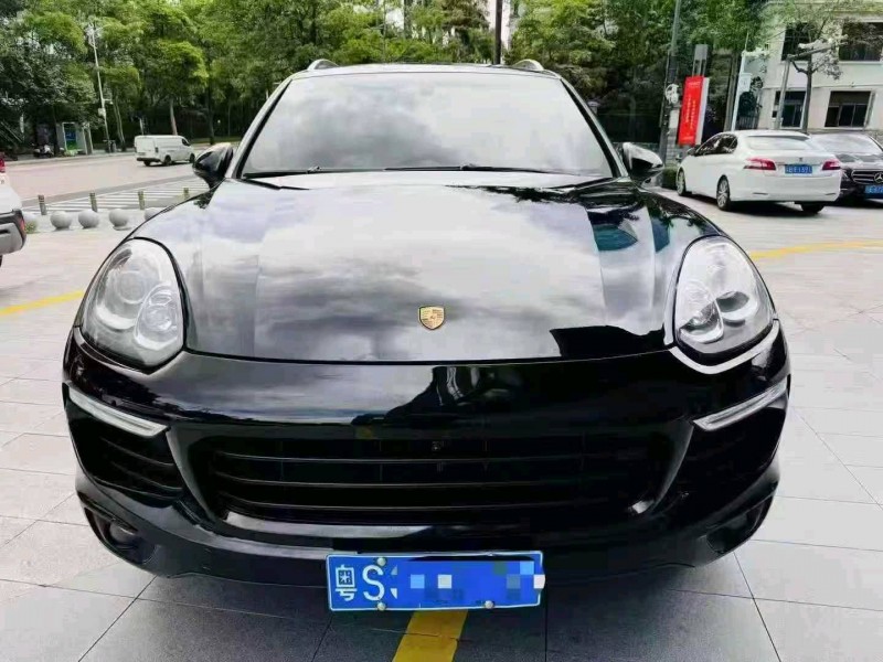 广州16年保时捷卡宴1