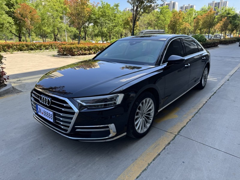 济宁19年奥迪A8L5
