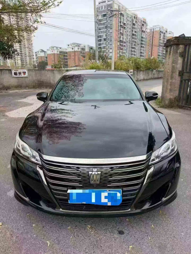 钦州18年丰田皇冠1