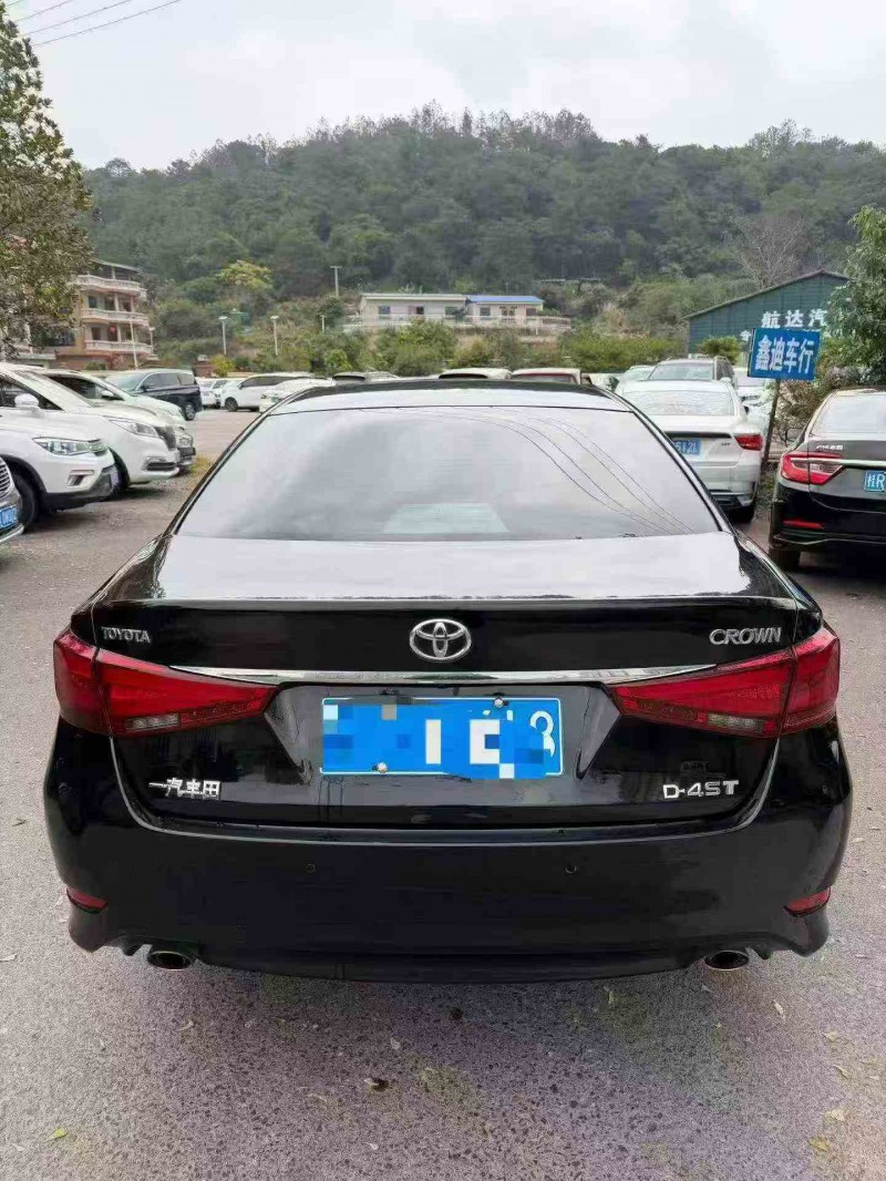 钦州18年丰田皇冠6