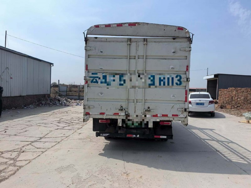 保定24年飞碟箱货货车7