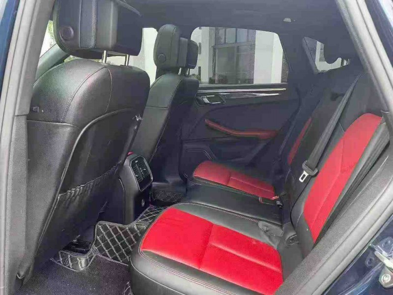 绍兴17年保时捷Macan4