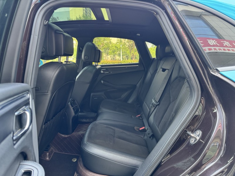 济宁16年保时捷Macan7