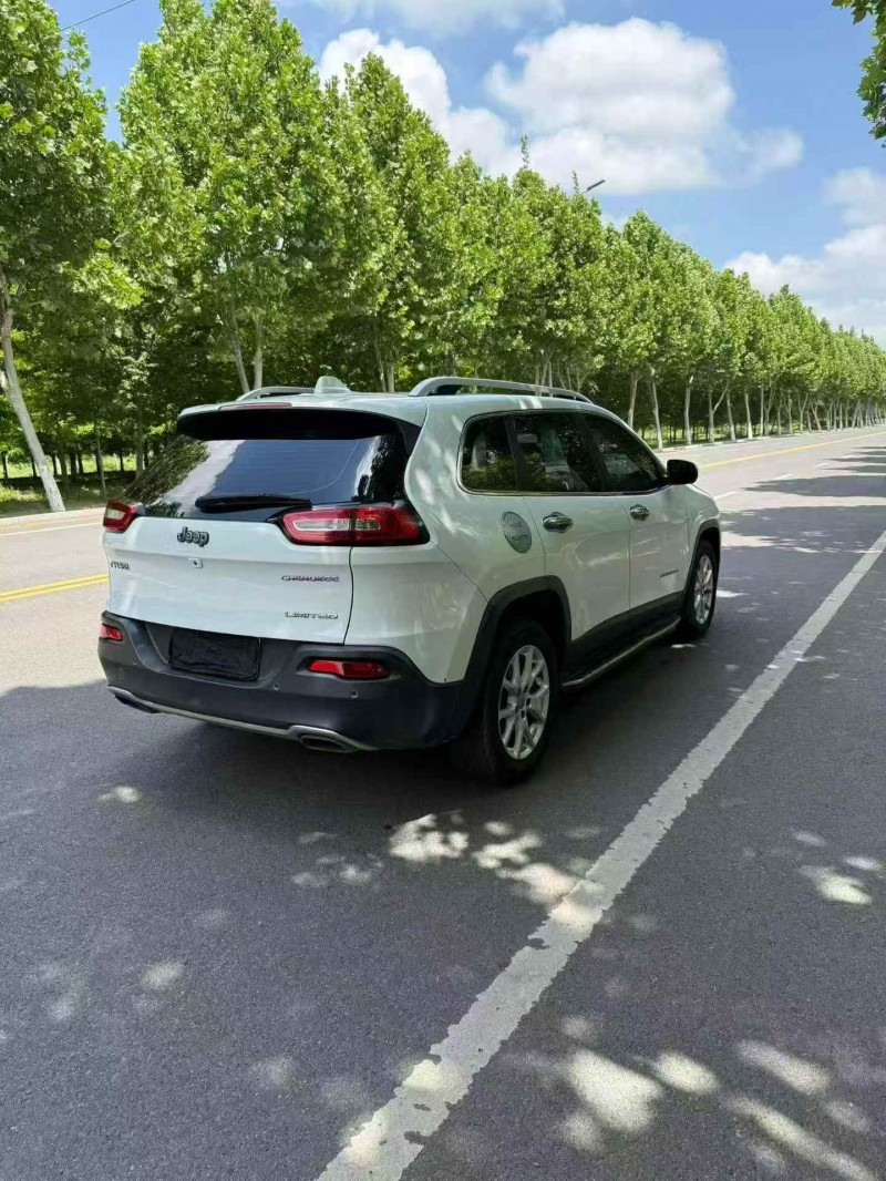 苏州18年Jeep自由光8