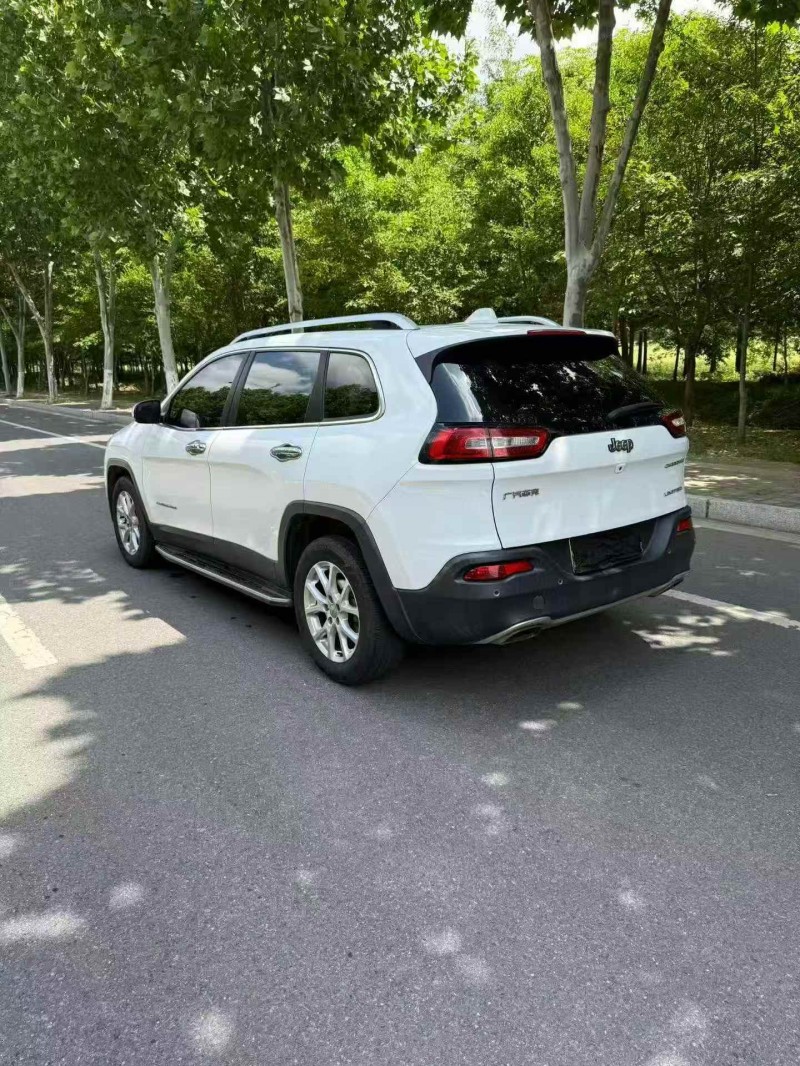 苏州18年Jeep自由光9