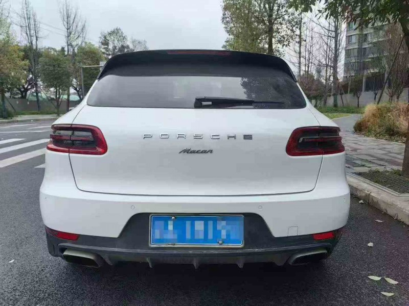 广元15年保时捷Macan7