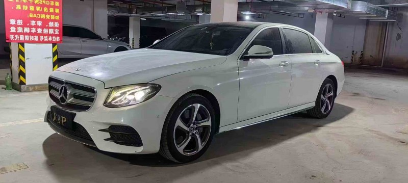 丽江18年奔驰E8