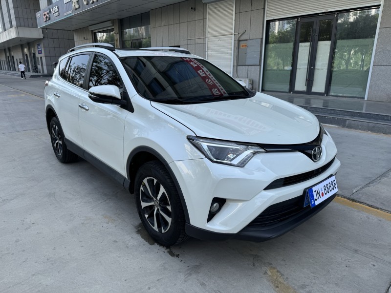 济宁18年丰田RAV42