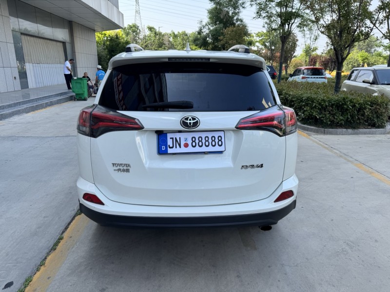 济宁18年丰田RAV49