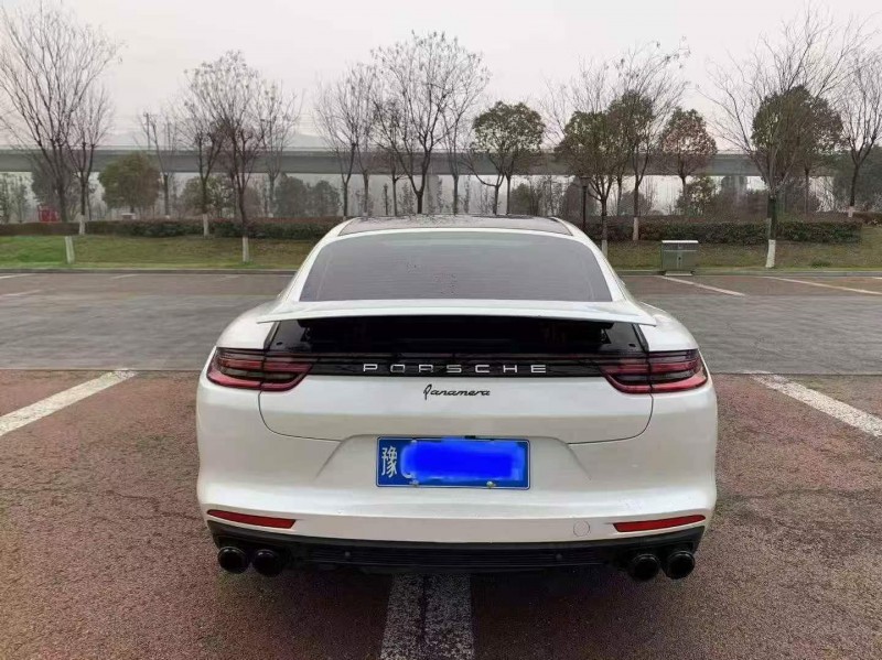 开封17年保时捷帕拉梅拉8