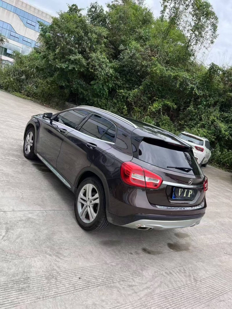 乐山17年奔驰GLA5