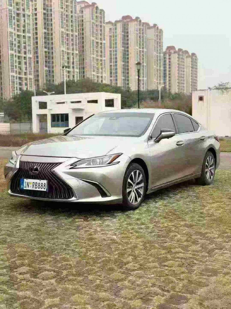 南宁21年雷克萨斯ES3