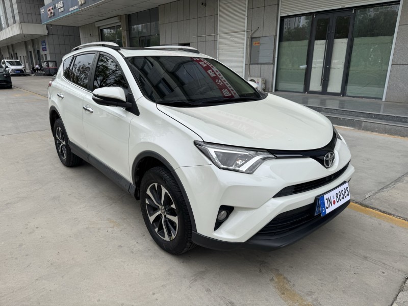 济宁18年丰田RAV42