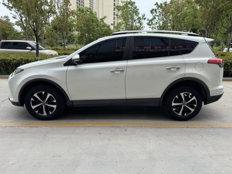 济宁18年丰田RAV45