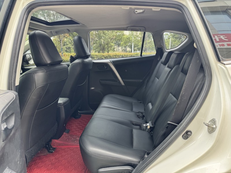 济宁18年丰田RAV47