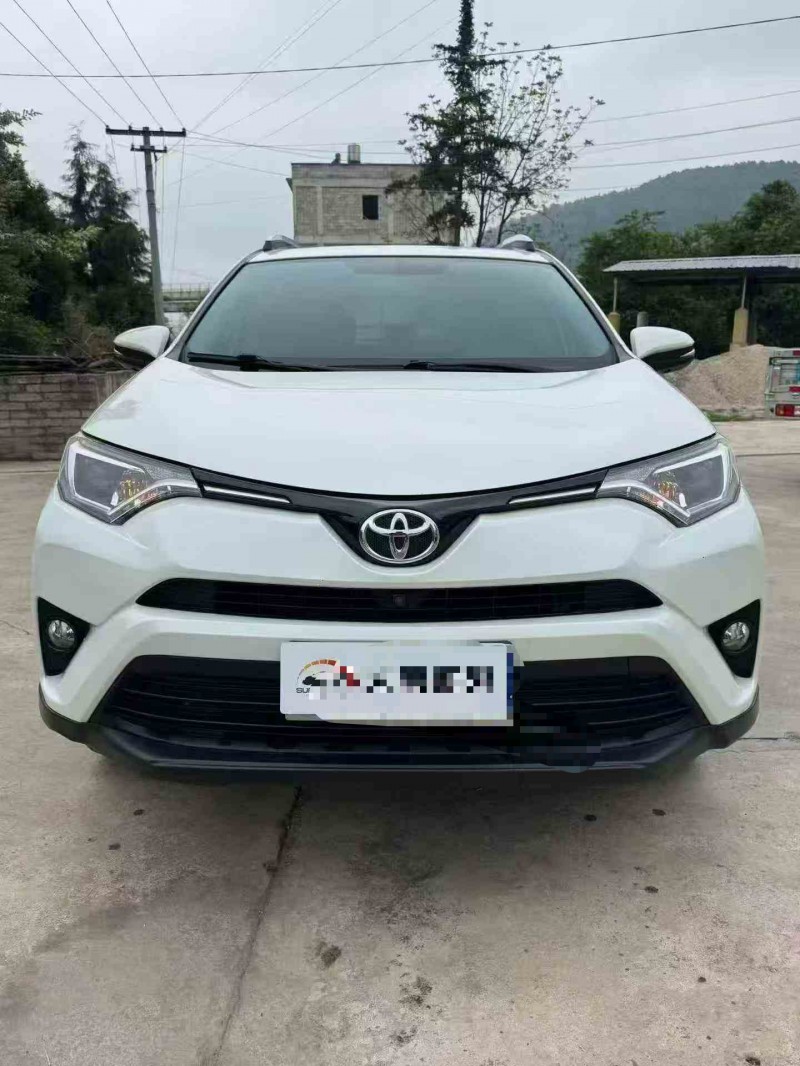 铜仁19年丰田RAV4荣放1