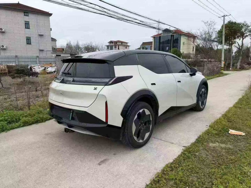 绍兴23年极氪汽车X7