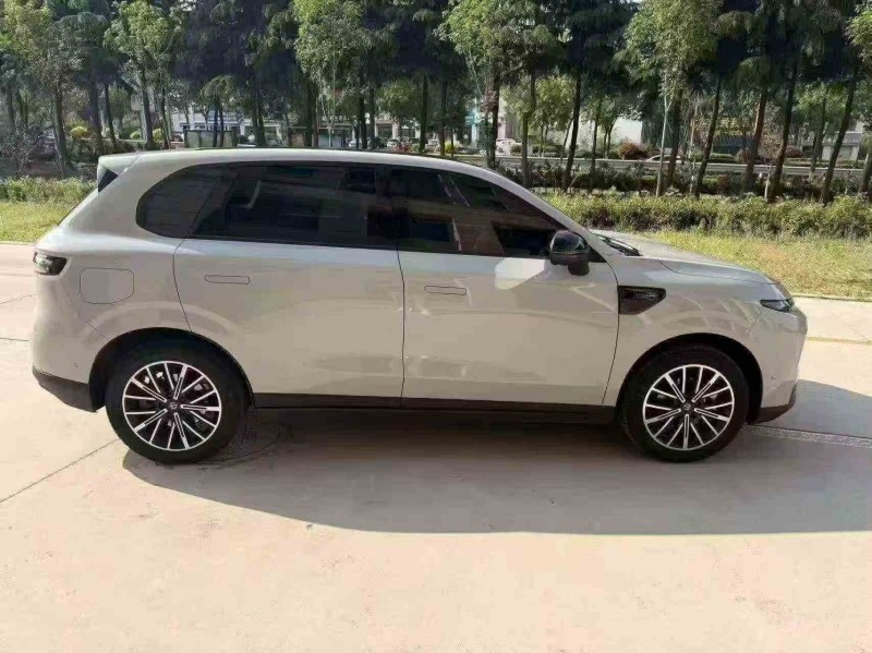 东营25年零跑汽车B108