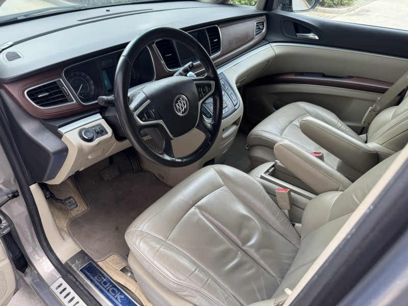 济宁17年别克GL86