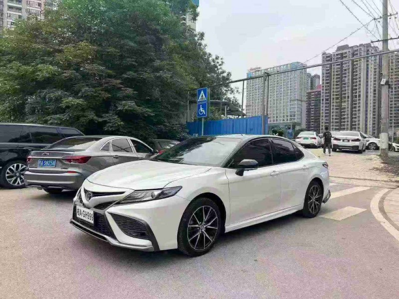 南宁22年丰田凯美瑞3